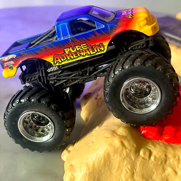 Pure Adrenalin Monster Truck - Picture 4 of 8